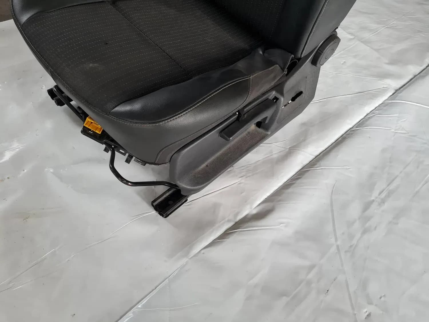 Sedile anteriore sinistro RENAULT SCENIC III 2011 - foto 2