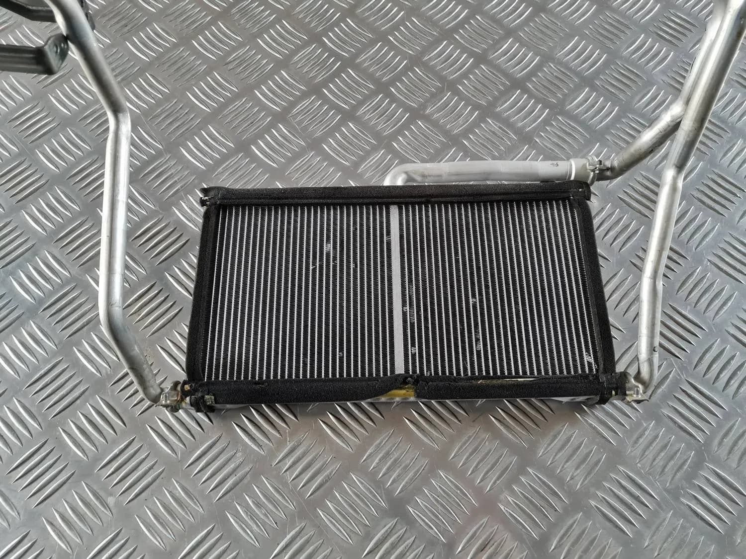 Radiatore del sistema di riscaldamento AUDI A6 2008 - foto 3