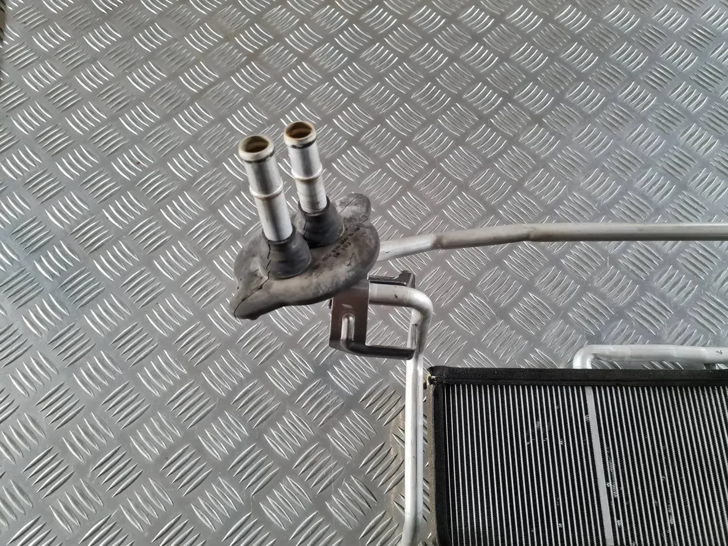 Radiatore del sistema di riscaldamento AUDI A6 2008 - foto 4