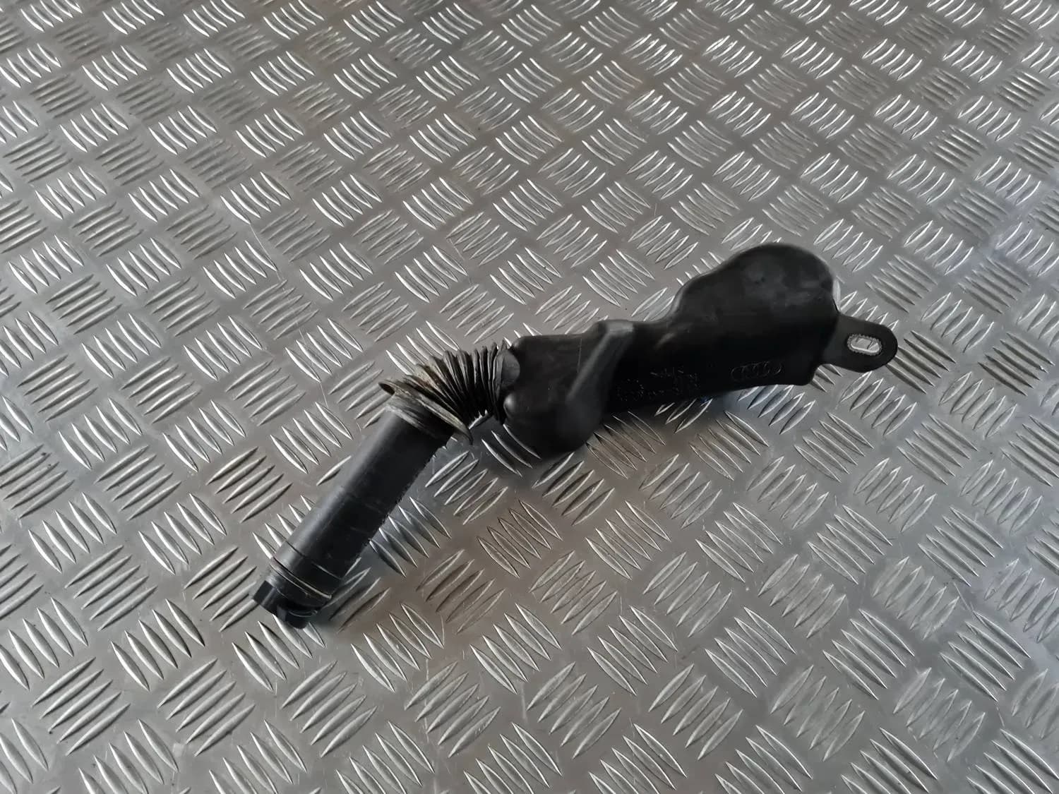 Tubo di riempimento serbatoio liquido lavavetri AUDI A6 2008 - foto 1