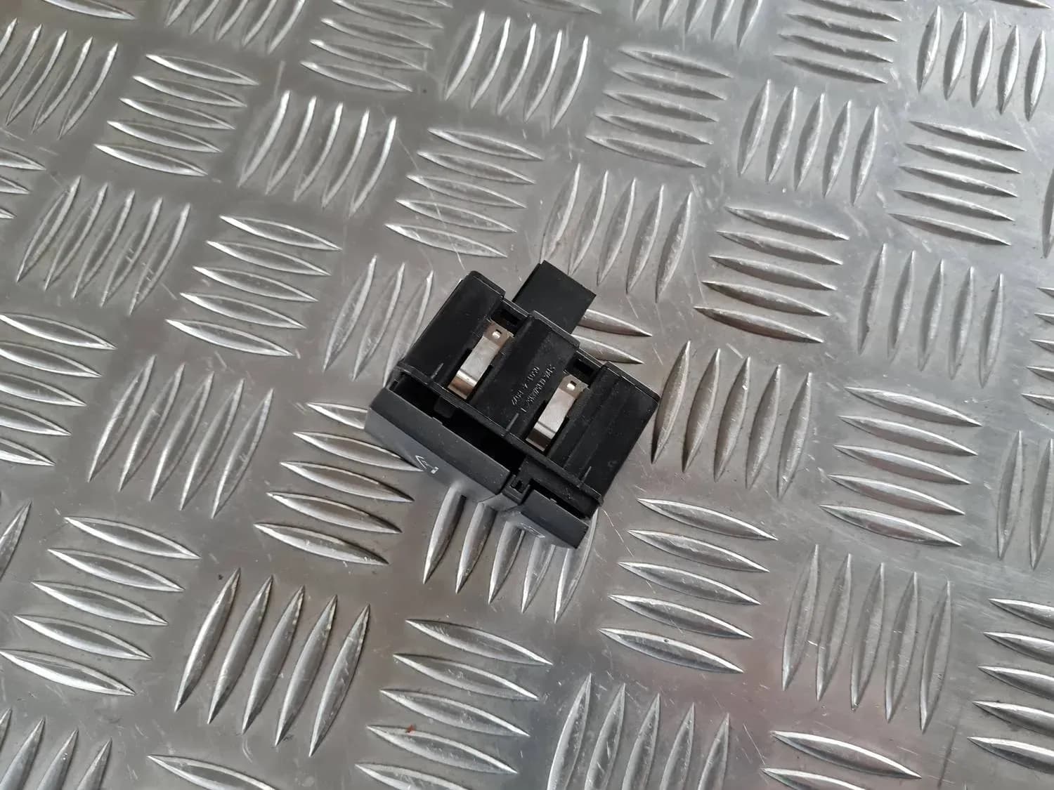 Pulsante vano portaoggetti AUDI A6 2008 - foto 4