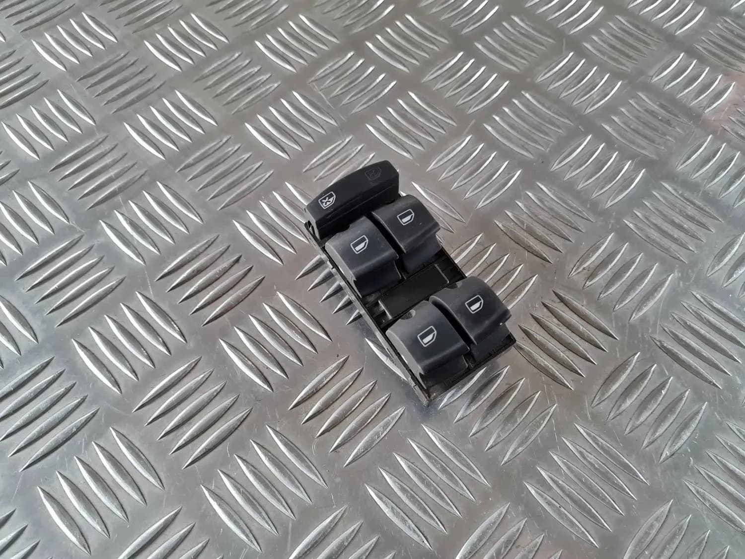 Pulsanti interruttore porta conducente AUDI A6 2008 - foto 2