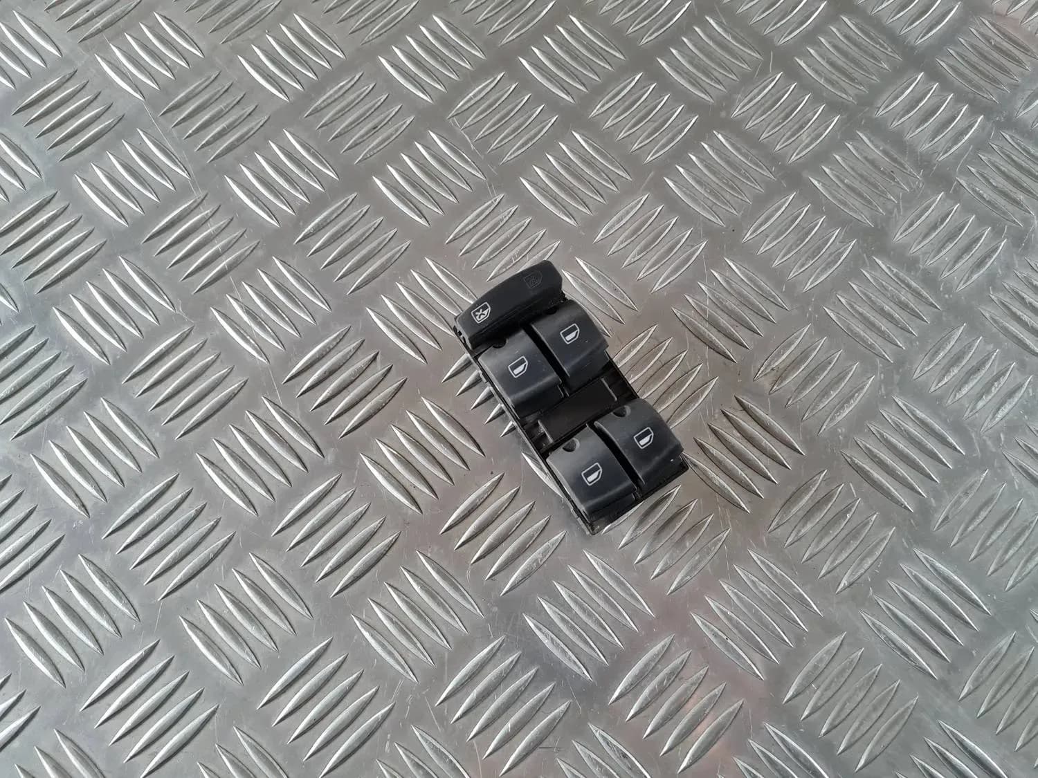 Pulsanti interruttore porta conducente AUDI A6 2008 - foto 1