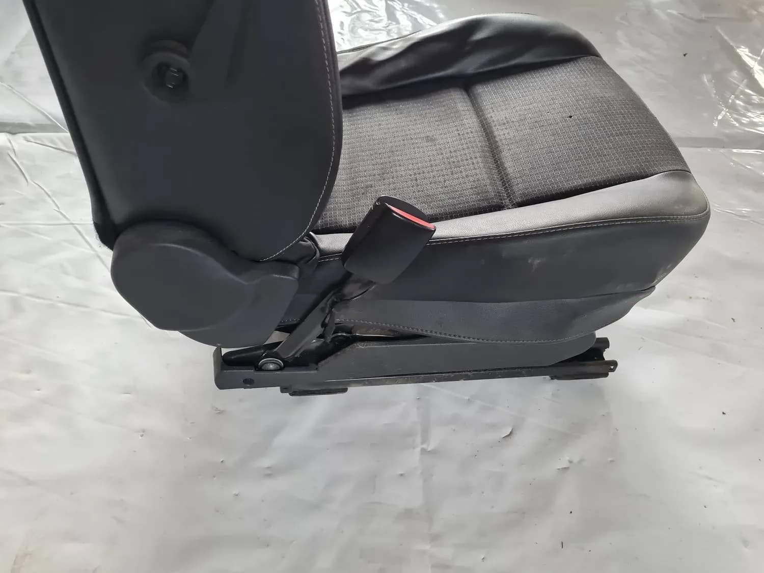 Sedile anteriore sinistro RENAULT SCENIC III 2011 - foto 4