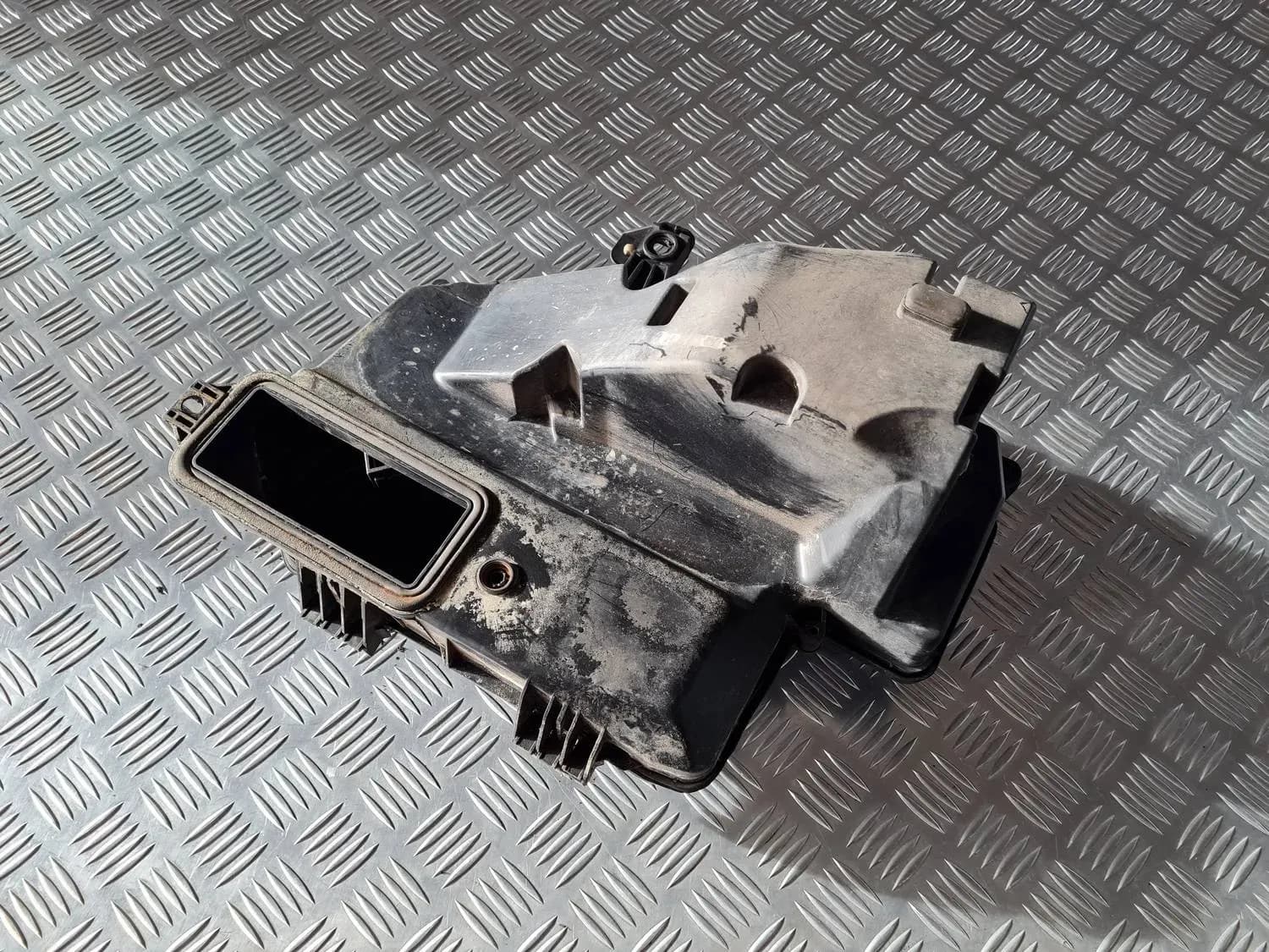 Alloggiamento scatola fusibili AUDI A6 2008 - foto 3