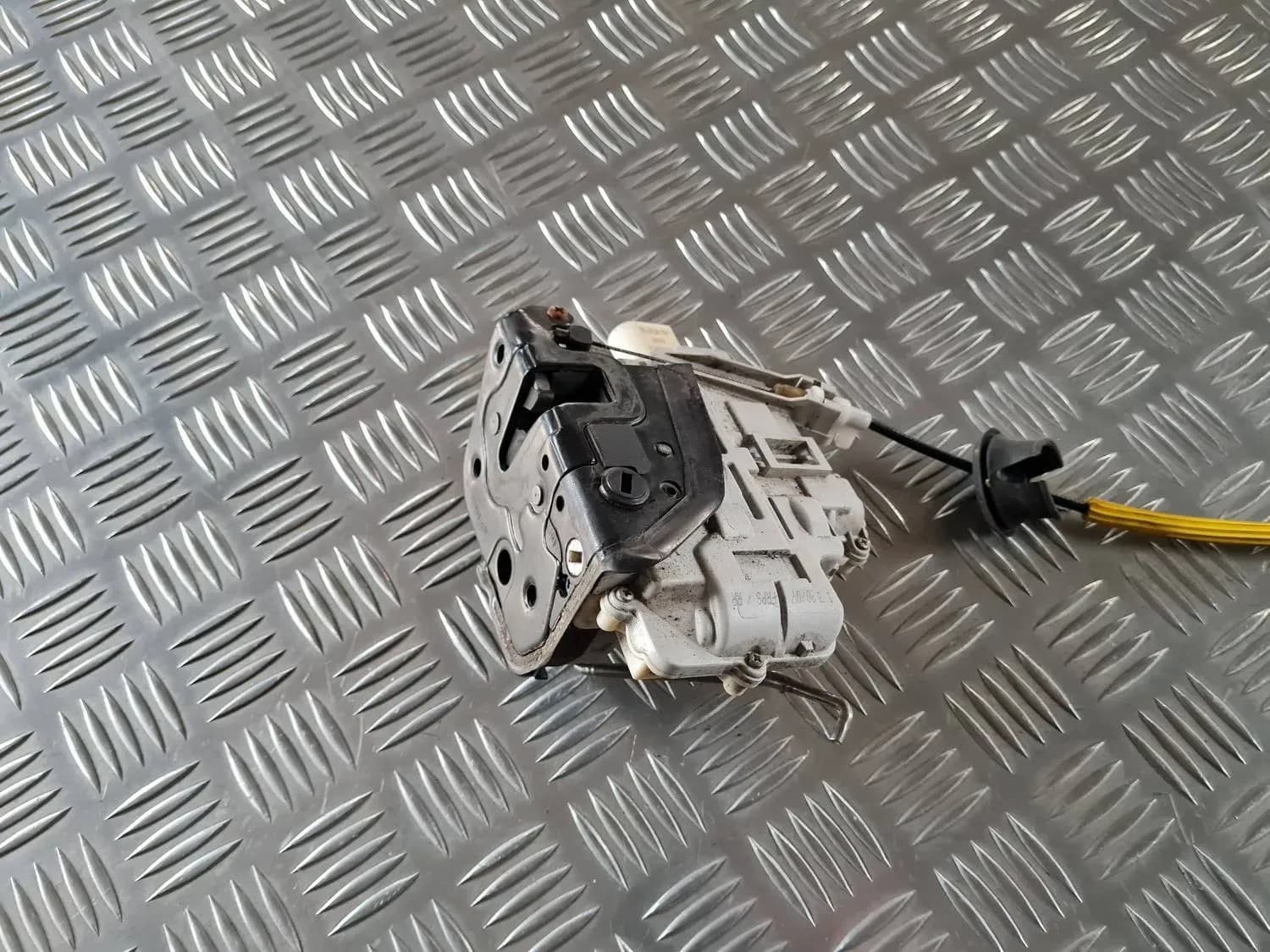 Serratura portiera posteriore destra AUDI A6 2008 - foto 2