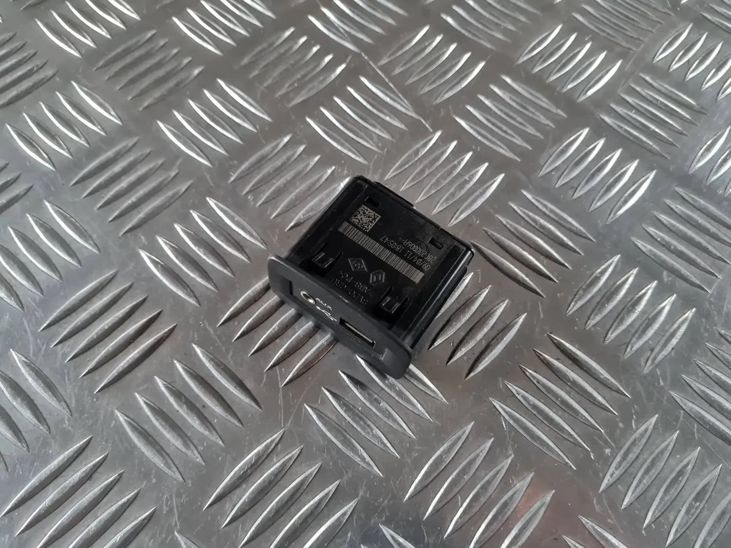 Adattatore audio/video AUX RENAULT SCENIC III 2011 - foto 3