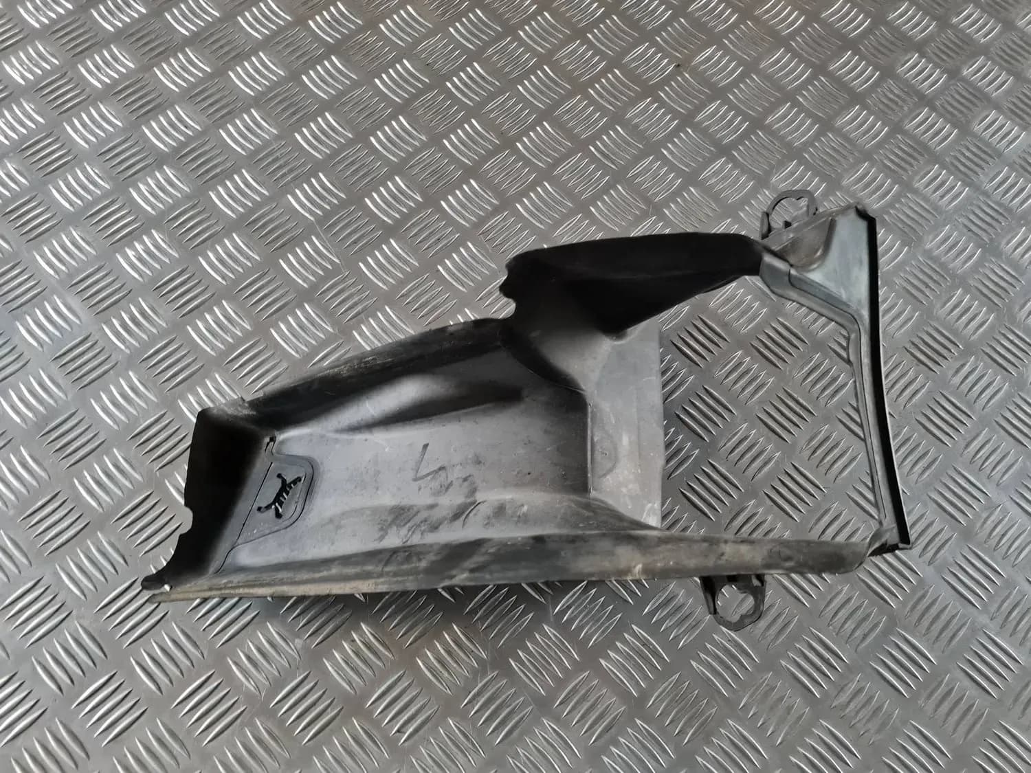 Deflettore dell'aria di aspirazione, sinistro AUDI A6 2008 - foto 1