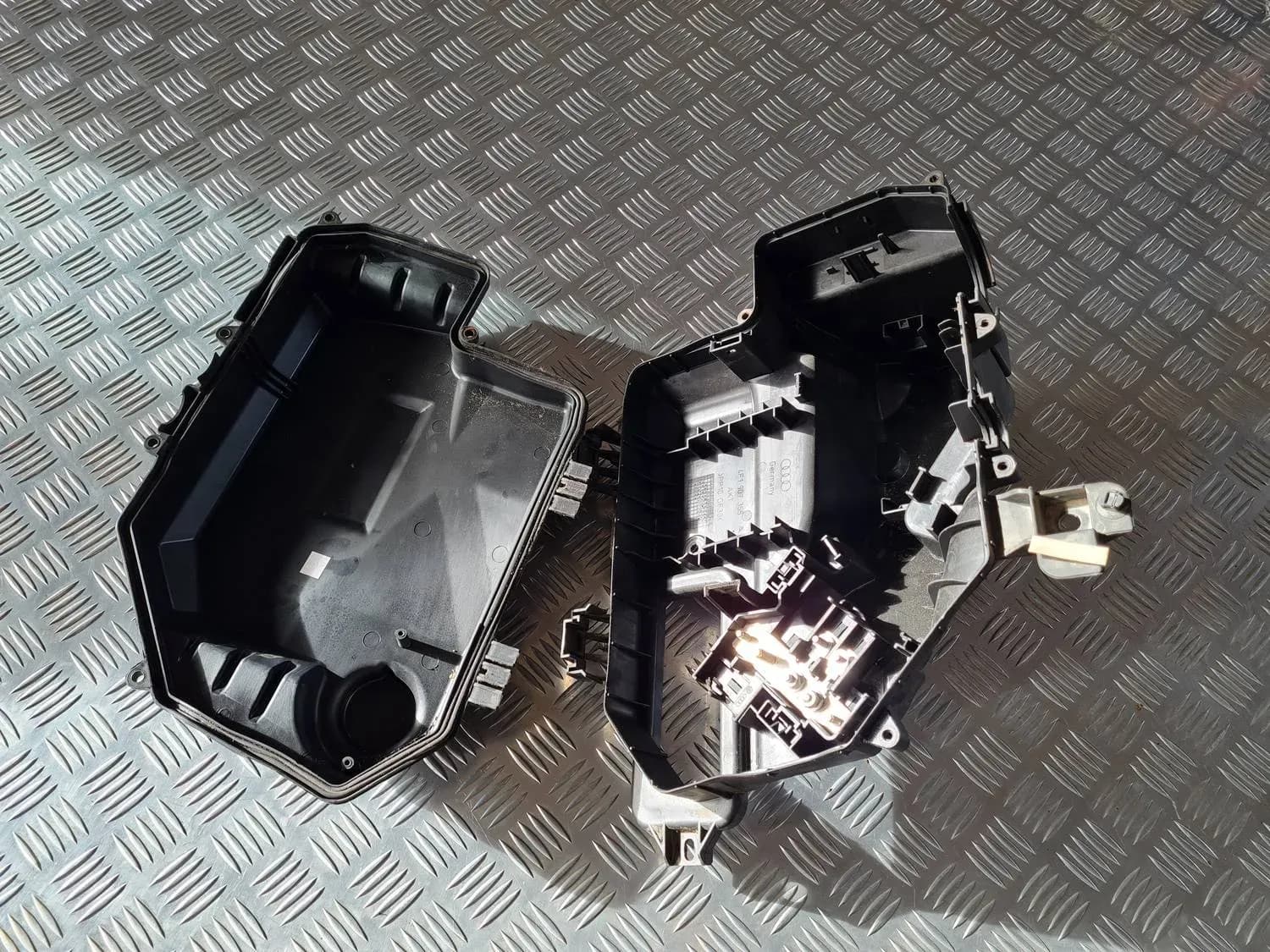 Alloggiamento scatola fusibili AUDI A6 2008 - foto 4