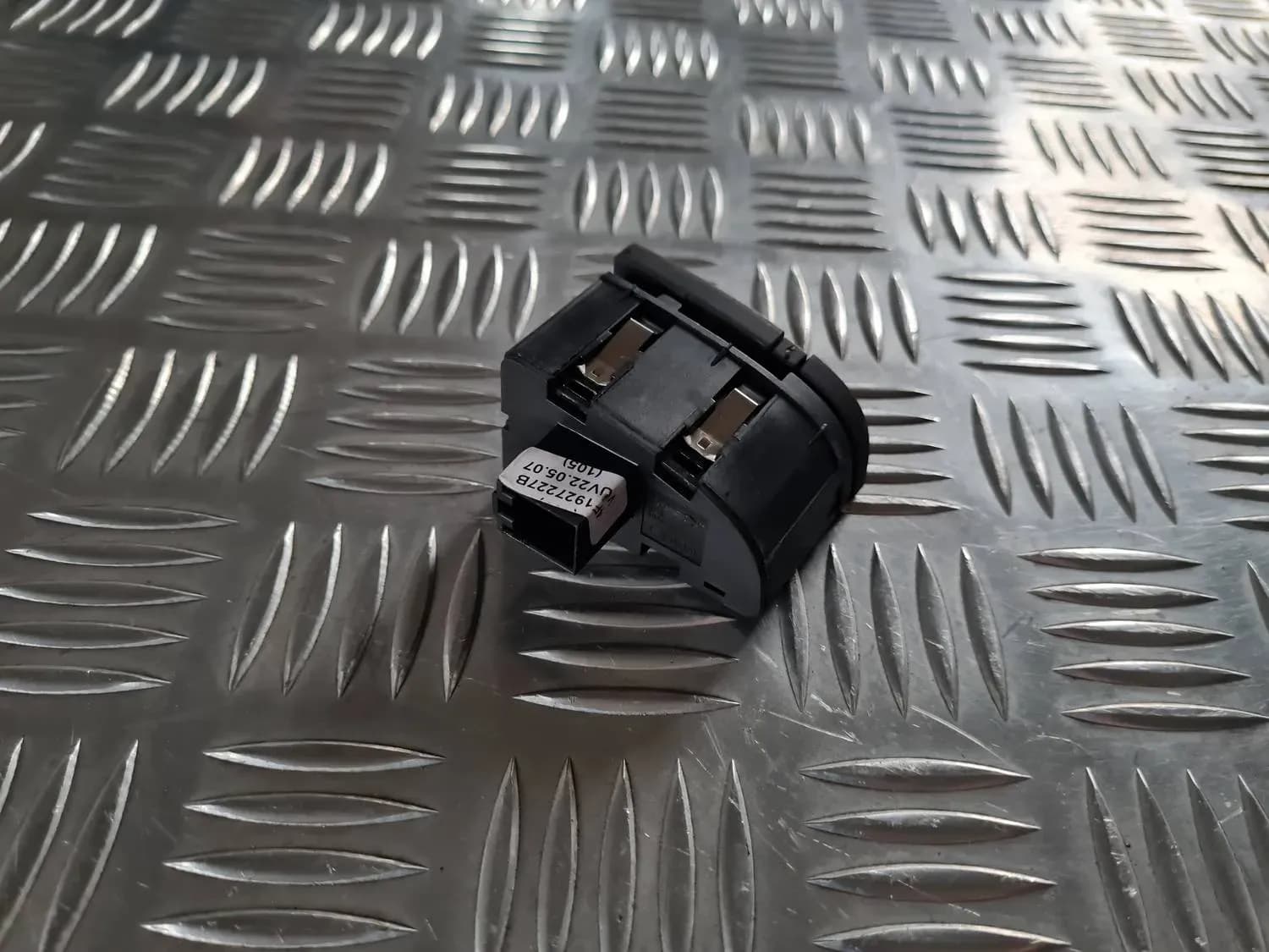 Pulsante vano portaoggetti AUDI A6 2008 - foto 2