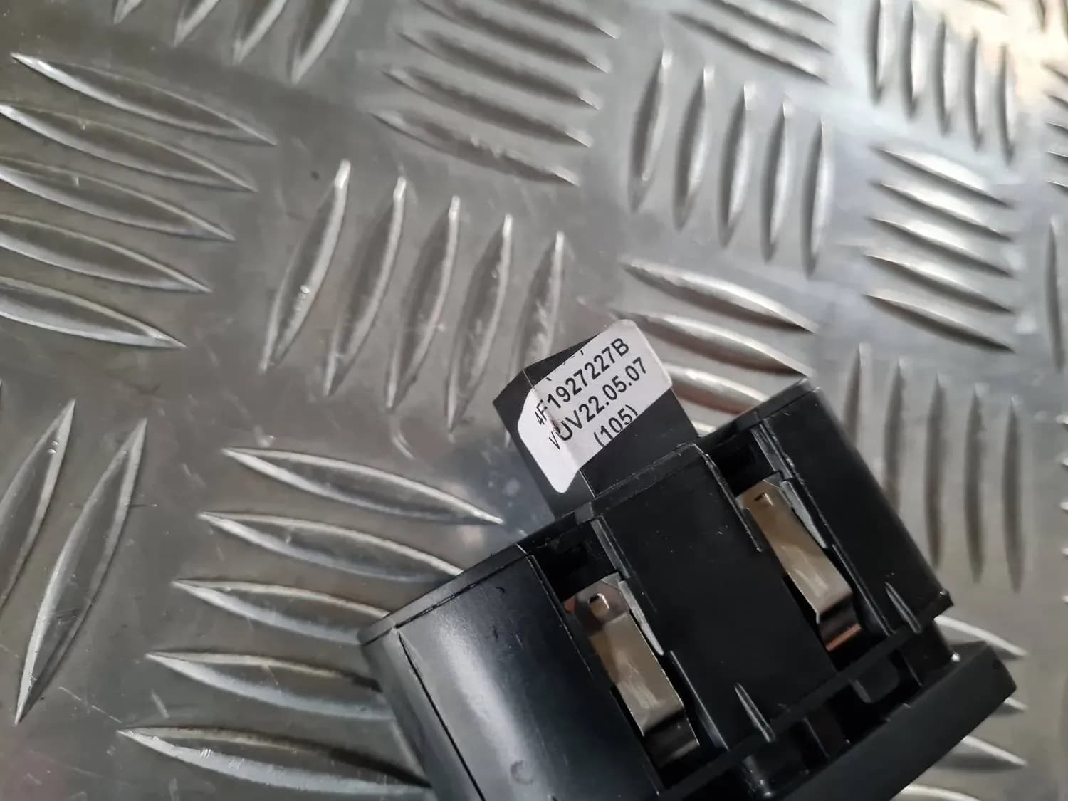 Pulsante vano portaoggetti AUDI A6 2008 - foto 3