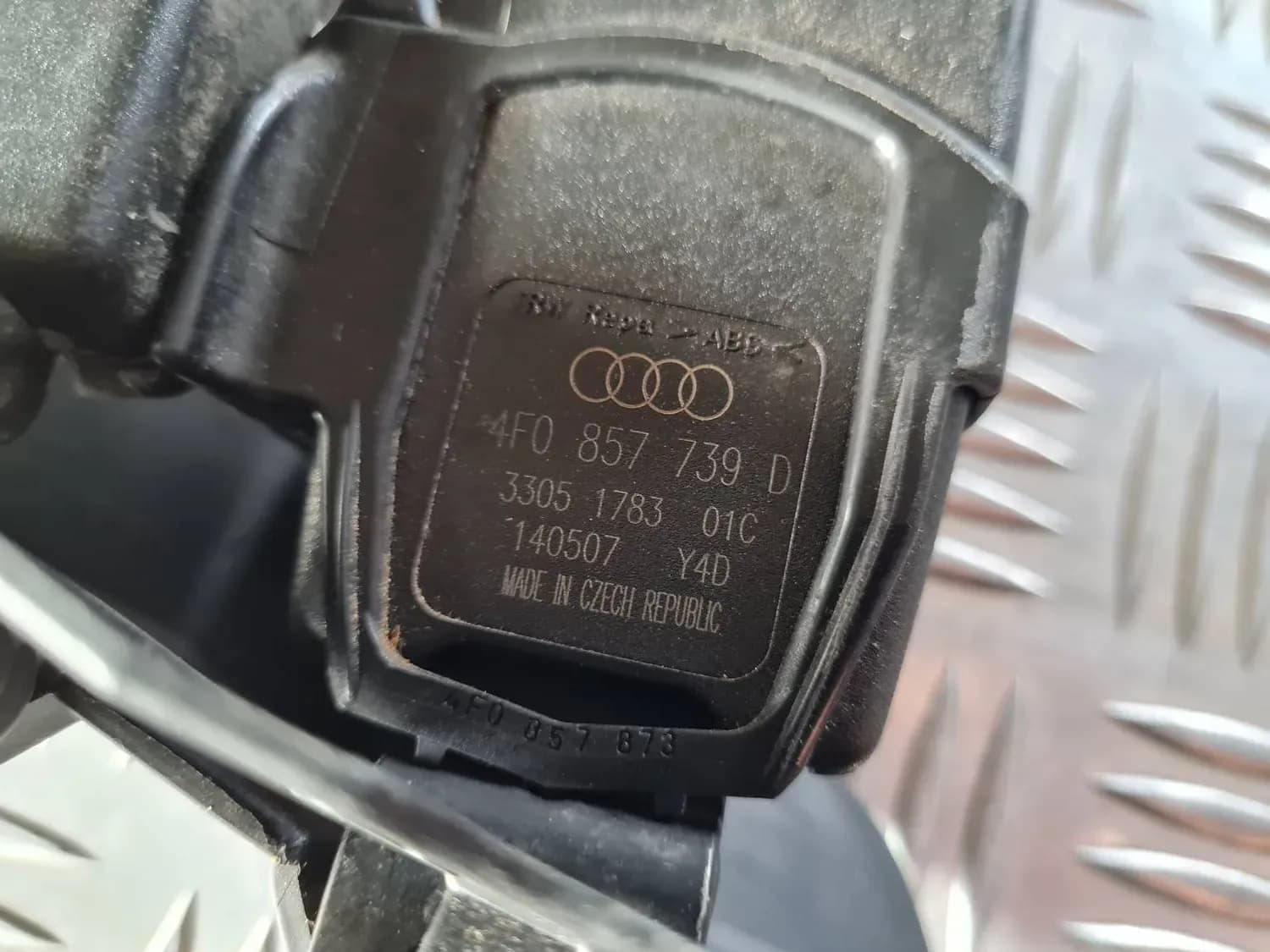 Fibbia doppia cintura di sicurezza posteriore AUDI A6 2008 - foto 4