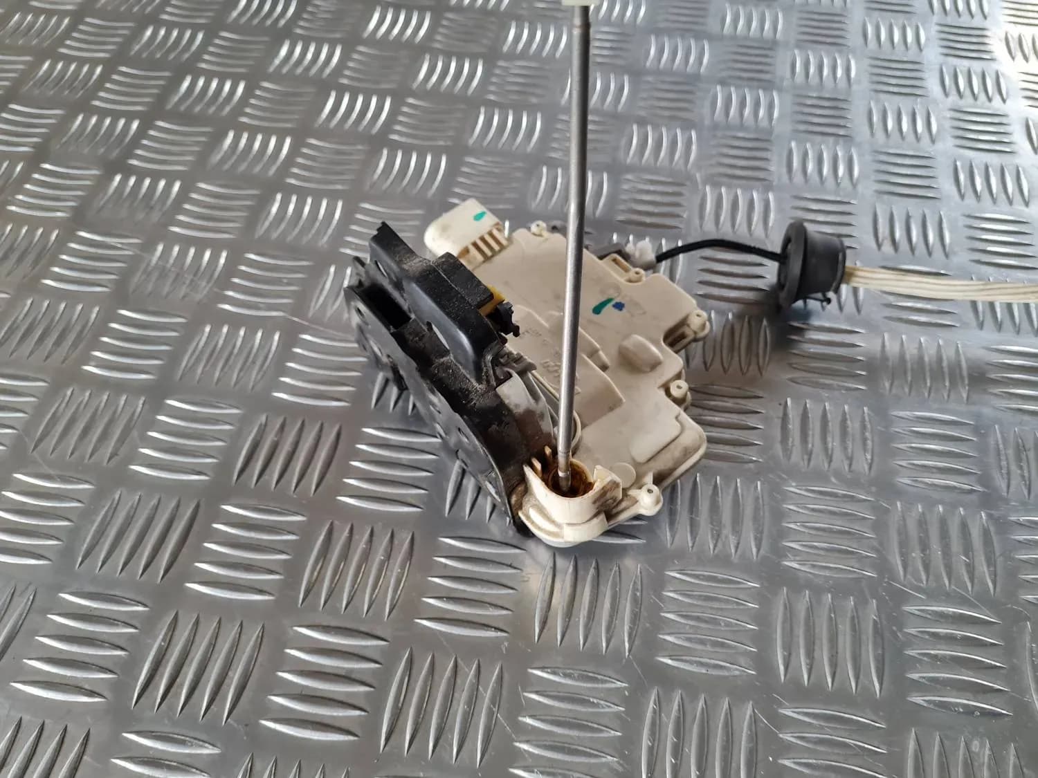 Serratura portiera anteriore sinistra AUDI A6 2008 - foto 4