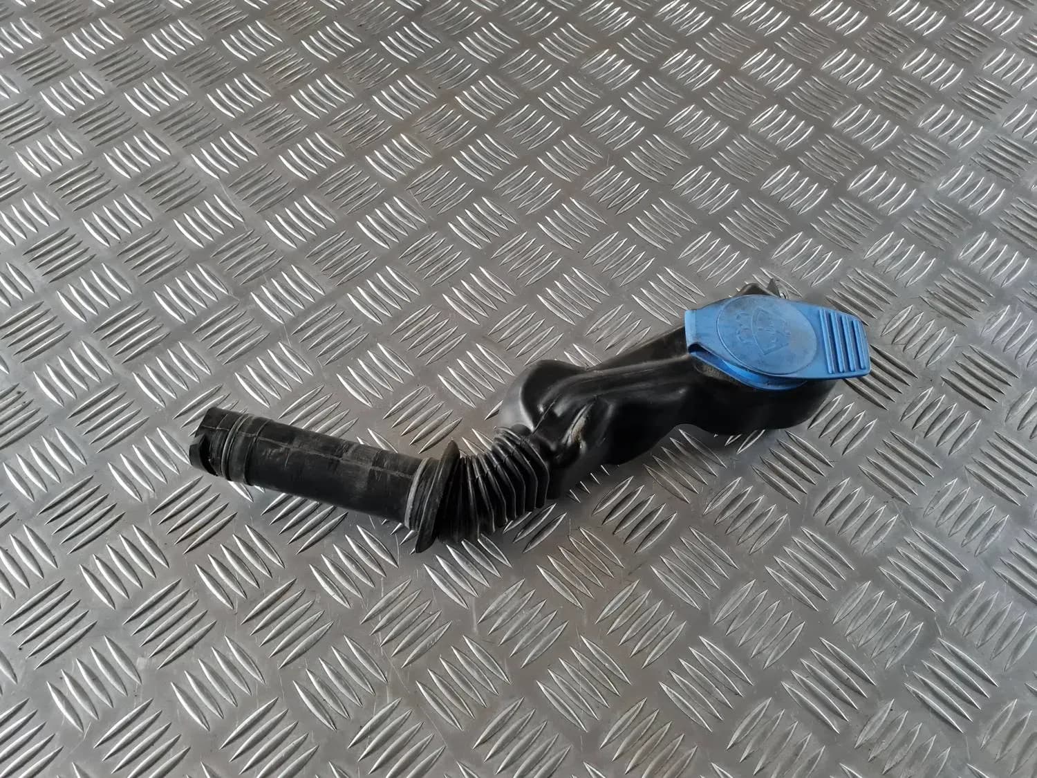 Tubo di riempimento serbatoio liquido lavavetri AUDI A6 2008 - foto 3