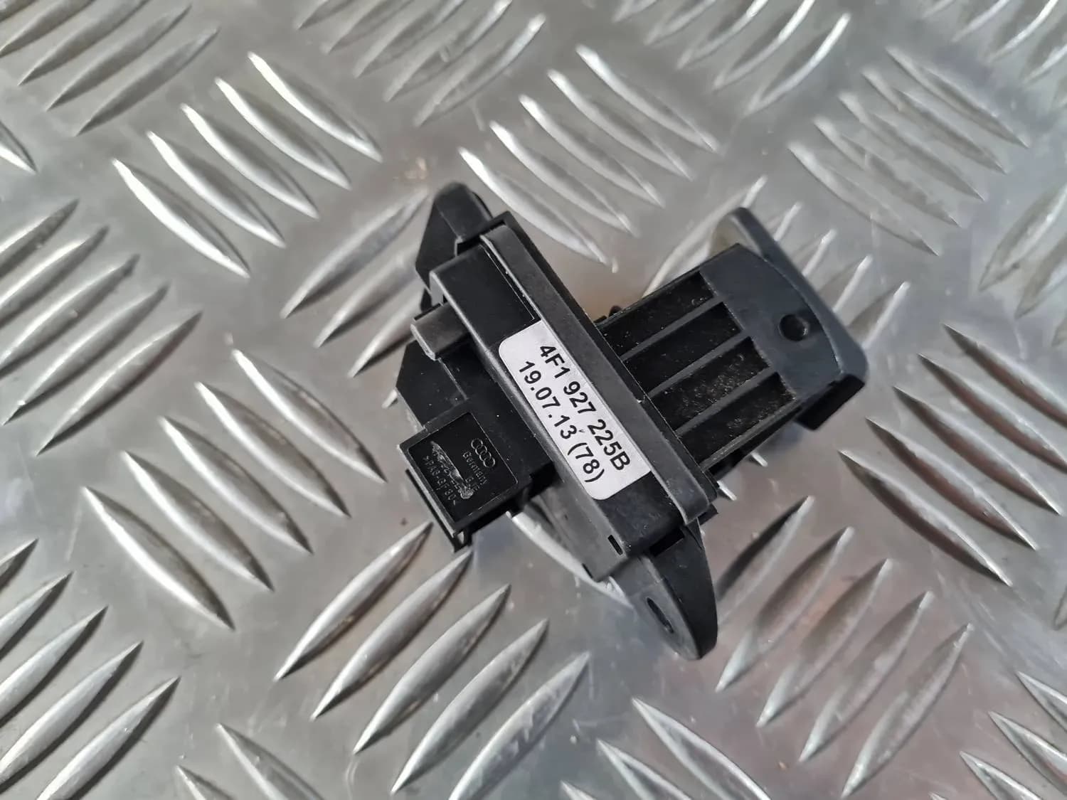 Pulsante del freno di stazionamento AUDI A6 2008 - foto 3