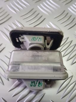 Illuminazione della targa TOYOTA AVENSIS 2008